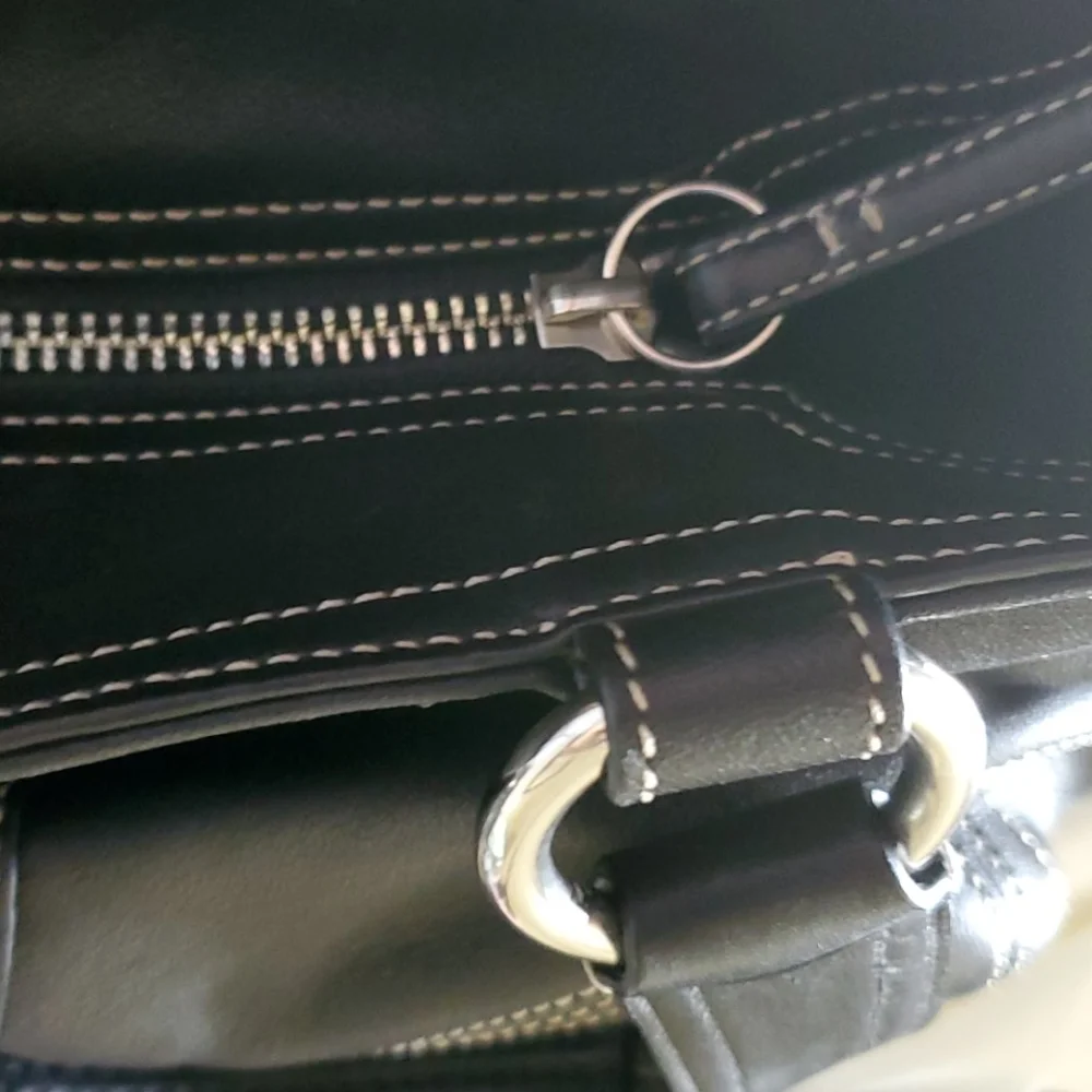 Euc Coach Soho leather Black Shoulder Bag Tote Purse